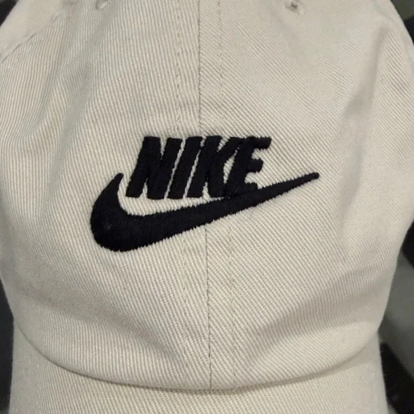 Nike Off-White Cap with Black Logo - Picture 2 of 6